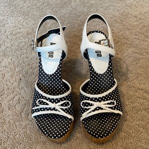 Black with white dot sandals size 8